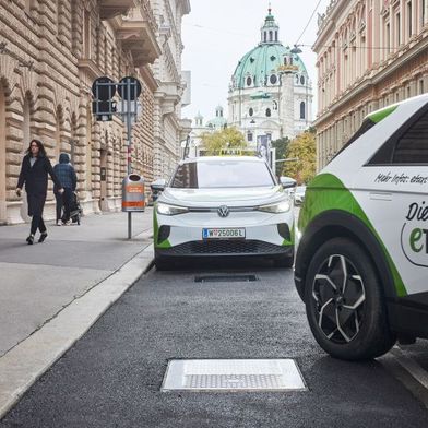 eTaxi Austria erprobte automatisiertes Laden mit Facturee-Bauteilen.
 (Bild: Easelink)