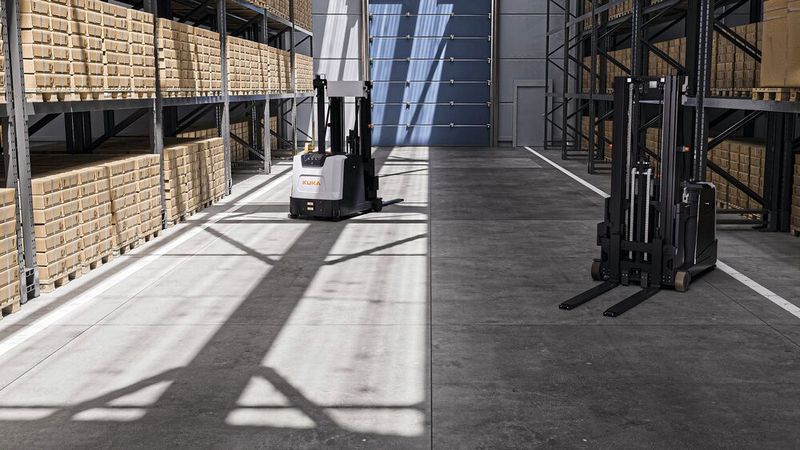 Grâce à sa conception, le KMF 1500P-CB convient à la manutention stable et flexible de palettes fermées et ouvertes. (Source : KUKA)