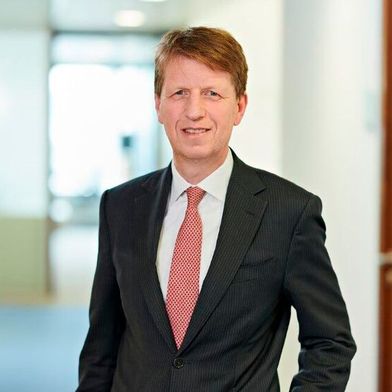 Il dott. Wolfgang Kazmierowski è amministratore delegato di DC Advisory Germania. La sua attività di consulenza si concentra sul settore industriale, in particolare sui settori farmaceutico e chimico. (Immagine:DC Advisory)