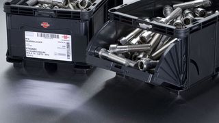 Der Würth-Kleinladungsträger (W-KLT) kombiniert Ergonomie mit Flexibilität und benötigt laut Würth bis zu 50% weniger Regalbedarf und bis zu 50% weniger Flächenbedarf. Bild: Würth (Archiv: Vogel Business Media)