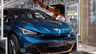 Der Cupra Born läuft wie alle anderen Schwestermodelle auf dre MEB-Plattform ab Montag wieder in Zwickau vom Band. (Volkswagen)