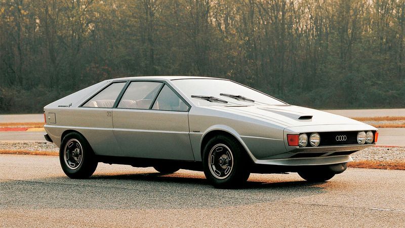 Schon sieben Jahre vor dem Audi Coupé (B2) zeigte 1973 die durch Giorgio Giugiaro gemeinsam mit dem Karosseriebauer Karmann realisierte Coupé-Studie „Asso di Picche“ das sportliche Potenzial des Audi 80.  (Audi )