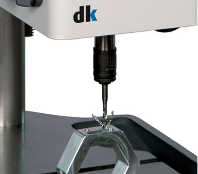 Bild 1: Viele Fertigungsexperten glauben, dass alle Prozesse auf nur einer vorhandenen CNC-Maschine effektiver ablaufen: Speziell beim Schneiden von kleinen Gewinden können spezialisierte Anlagen aber nachweislich wirtschaftlicher sein. (Bild: dk)
