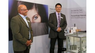 Daniel Hagen, Abteilungsleiter Sonderwerkstoffe und Marcel Sautebin, technisch kaufmännischer Berater bei Thyssen Krupp Materials in Wil.  (Bild: Anne Richter, SMM)