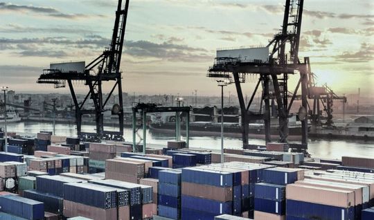 Containerdämmerung! Der VDMA meldet, dass Deutschland seinen Status als Exportweltmeister eingebüßt hat. China ist jetzt an der Spitze.(Bild:  TÜV Rheinland)