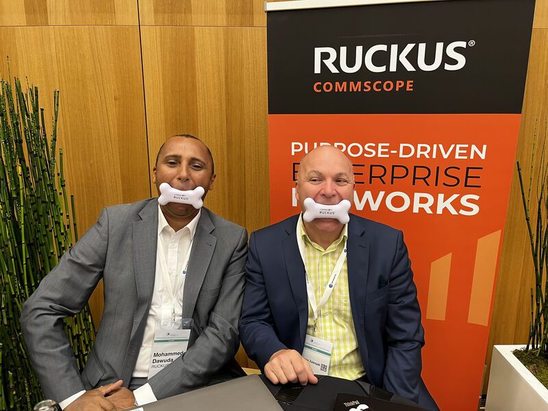 Mohammed Dawuda, RUCKUS, und Thomas Zalesjak, CommScope, wissen: Nur durch knochenharte Arbeit erzielt man Erfolge! (IT-BUSINESS)