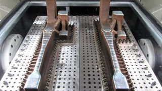 Der Schlingerdämpfer: Ein mit dem WAAM-Verfahren gefertigtes Bauteil, das die Stabilität von Schienenfahrzeugen bei hohen Geschwindigkeiten gewährleistet. (Bild: Alstom)