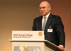 Dr. Peter Blauwhoff, Vorsitzender der Geschäftsführung der Shell Oil Deutschland GmbH: „Die Entscheidung seitens Shell der Maritimen LNG Plattform beizutreten ist ein Bekenntnis zu Erdgas als Option für einen sauberen und nachhaltigeren Kraftstoff im Transportsektor.