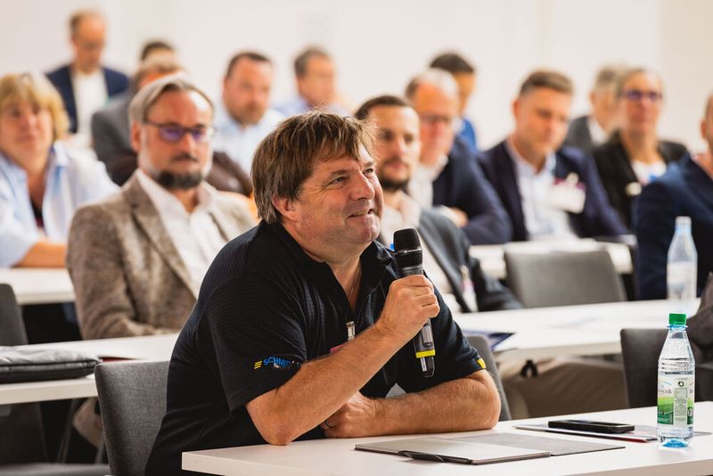 Impressionen vom 24. Würzburger EMS-Tag: Im Mittelpunkt standen aktuelle Branchenthemen, praxisnahe Impulse und insbesondere der persönliche Austausch innerhalb der EMS-Community. (Bild: Stefan Bausewein)