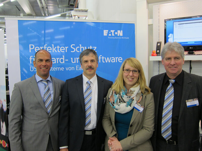 Perfekten Schutz gab es bei Eaton Power (v. l.): Kosmas Steinke, Jörg Bürger, Jasmin Dichmann und Marcus Lenz  (Bild: IT-BUSINESS)