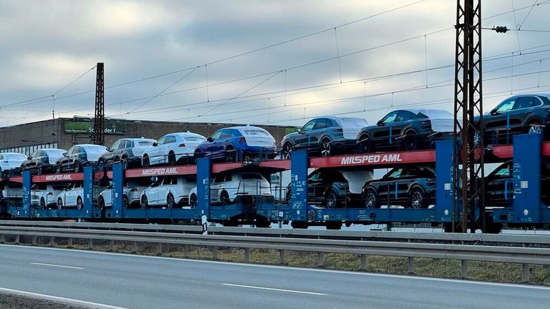Der europäische Neuwagenmarkt wächst leicht – vor allem befeuert durch Subventionen für E-Fahrzeuge.(Bild:  Schreiner – VCG)
