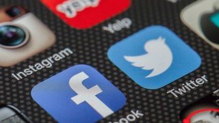 User müssen eine App schon dringend benötigen oder besonders überzeugt von ihr sein, damit sie auf Dauer auf dem Smartphone bleibt. (LoboStudioHamburg - Pixabay.com)