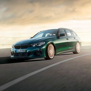 Der 3,0-Liter-Twinturbo-Benziner leistet 340 kW/462 PS und kommt eine Endgeschwindigkeit von 303 km/h.(Bild:  Alpina)