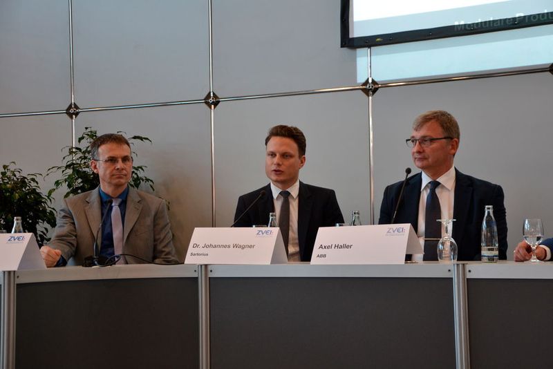 v.l.n.r. Michael Pelz (Clariant), Dr. Johannes Wagner (Sartorius), Dr Axel Haller (ABB), (PROCESS)