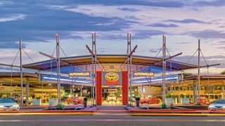 Das Toyota-Autohaus in Osnabrück ist die Wiege von Auto Weller. (Bild: Soeren Muenzer)