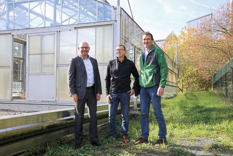 Ein erfolgreiches Team (v. l. n. r.): Oliver Köhler von Igus, Holger Quindt von der Universität Bayreuth und Otto Schmidt von der Gerlitz Elektro-Gmbh.  (Bild: igus GmbH)