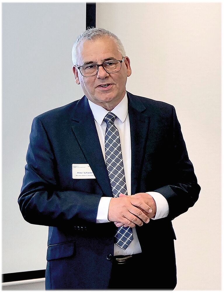 Peter Schieder, Projektkoordinator Schulungsreihen und Training bei Mitsubishi, freut sich über die erneute Zertifizierung.(Bild:  Schmidt – VCG)