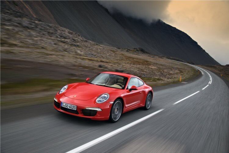 Die Porsche-911-Karosserie wiegt insgesamt rund 80 Kilogramm weniger als das Vorgängermodell. (Porsche)