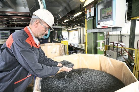 Lanxess produces the high-tech plastics Durethan and Pocan at its Krefeld-Uerdingen site, Germany. The products are used in the automotive and electronics industry. (Lanxess)
