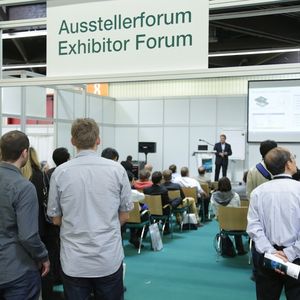 Die Foren bieten dem Besucher ein kostenloses Rahmenprogramm.