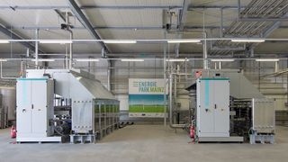Das Wasserstoff-Elektrolysesystem von Siemens erzeugt im Energiepark Mainz Wasserstoff aus Stromüberschüssen. Die Anlage kann bis zu sechs Megawatt Strom aufnehmen. (Bild: Siemens)