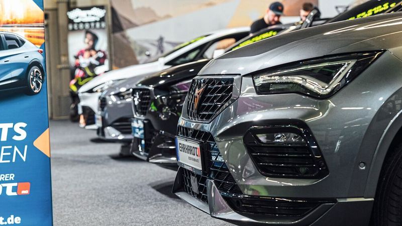 Insgesamt 130 Aussteller präsentierten 37 Automarken. Die Hersteller und Importeure selbst halten sich bislang von der Messe fern. (Bild: Viveart/ Patricia Schumann)