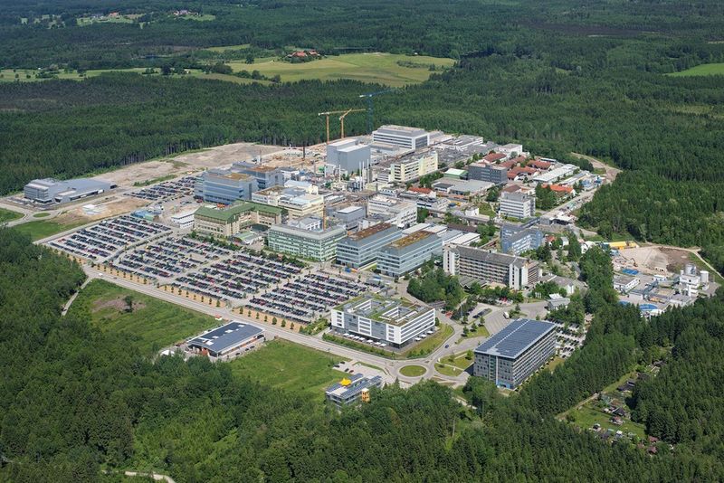 Für die in Penzberg bis 2018 neu entstehenden Arbeitsplätze sucht Roche unter anderem ab sofort verstärkt Ingenieure (Chemie, Biotechnologie, Verfahrenstechnik), promovierte Naturwissenschaftler, Techniker und Laboranten (CTA, BTA, PTA, MTA), Chemikanten und Automatisierungstechniker. (Bild: Roche)