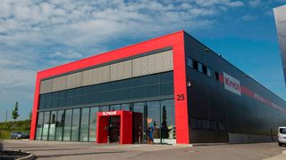 Der in Bayern und Ostdeutschland tätige Autoteile-Großhändler Knoll mit Sitz in Bayreuth wird Teil der international aktiven AAG-Gruppe. (Bild: Knoll GmbH)
