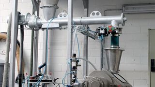 Im Technikum lassen sich Siebversuche aller Art auf Maschinen mit Sonic-Speed-Screen-Technologie durchführen. (Bild: Assonic)