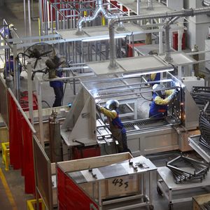 Blick in das Shanghaier Werk von Rittal in dem Schaltschränke für den asiatischen Markt hergestellt werden.