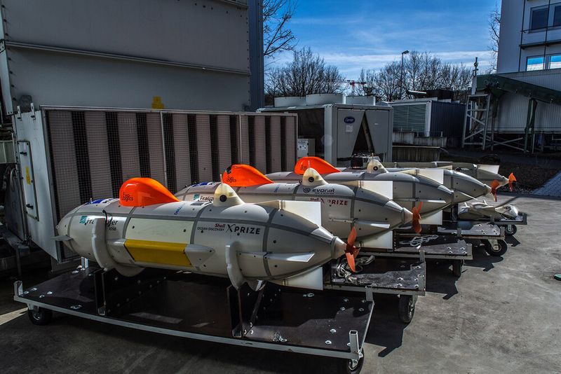  Dabei arbeiten mehrere dieser kombinierten Über- und Unterwassersysteme im Verbund, damit jeder Great Diver gleich mit mehreren Oberflächenfahrzeugen über Schallwellen kommunizieren kann. Das ermöglicht eine sehr präzise Ortung. (Eduard Maydanik)