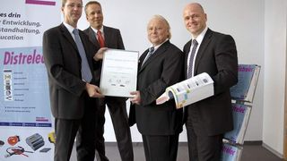 EA-Elektro-Automatik und Distrelec-ELFA kooperieren künftig enger.  V.l.n.r.: Jörg-Lothar Loch (Geschäftsführer Distrelec Schuricht) und Olaf Gutbier (Einkaufsleiter Deutschland) sowie Hans-Ulrich Horrig (Managing Director, EA-Elektro-Automatik) und Wolfgang Horrig (Sales Manager). (Archiv: Vogel Business Media)