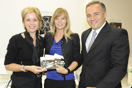 Giovanni Bifulco und Alexandra Zajonz vom italienischen Institut für Außenhandel mit Dolmetscherin Sabine Mentek (v.r.) (Archiv: Vogel Business Media)