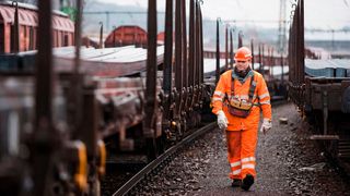 Am Bahnhof der Zukunft in München-Nord ein ungewöhnlicher Anblick: Lokrangierführer. (Bild: Michael Neuhaus/Deutsche Bahn)