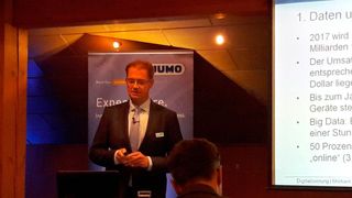 Jumo-Geschäftsführer Michael Juchheim präsentiert, wie sich das Unternehmen in Zukunft aufstellen möchte. (PROCESS)