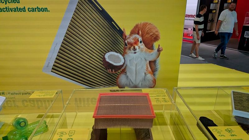 Mann+Hummel kehrte nach mehrjähriger Pause auf die Automechanika zurück und betonte auf seinem Stand vor allem seine Nachhaltigkeits-Aktivitäten. (Bild: Rosenow – VCG)
