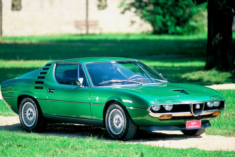 Mit einem Tempo-100-Sprintwert von 7,5 Sekunden und 224 km/h Vmax setzte der Alfa Romeo Montreal keine Traumwerte. (Bild: FCA)