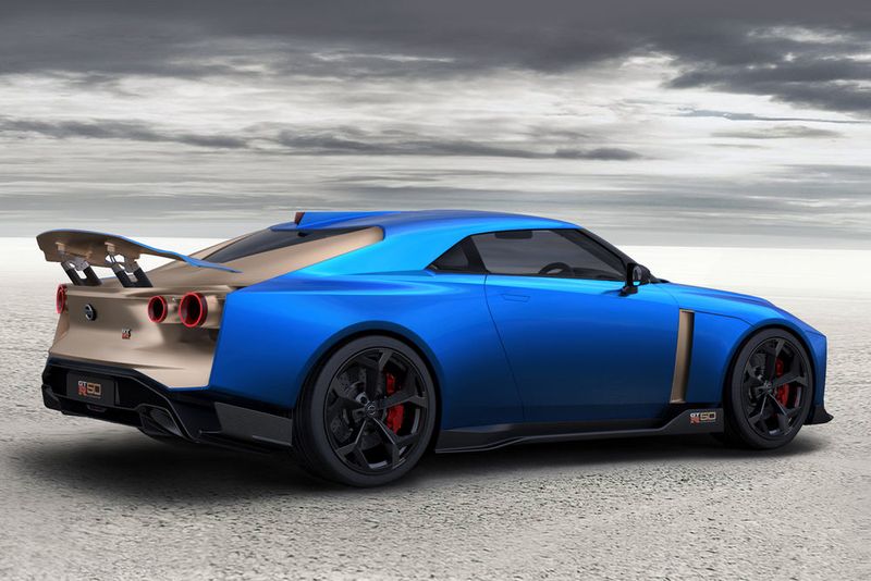 Der GT-R50 basiert auf der Top-Version GT-R Nismo, verfügt über goldene Elemente, breitere Radhäuser, 21 Zoll große Räder und ein um 5,5 Zentimeter abgesenktes Dach. (Bild: Nissan)