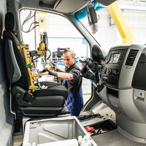 Der richtige Sitz im richtigen Transporter – vollautomatisch an die Linie geliefert. Mercedes-Benz Vans setzt dazu in seinem Werk in Ludwigsfelde auf RFID-Technik.