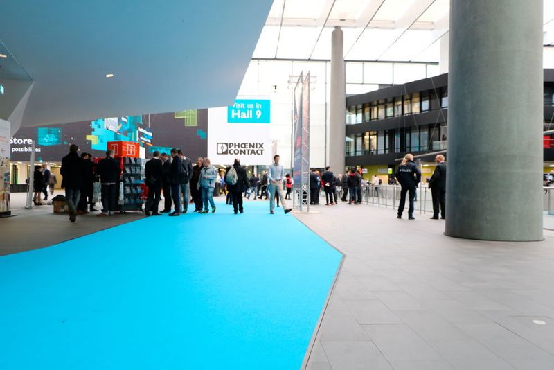 Insgesamt 65.700 Besucher informierten sich in 17 Messehallen über aktuelle Trends und Innovationen der smarten und digitalen Automation.  (K.Juschkat/elektrotechnik)