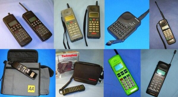 Einige der frühen Analogtelefone der 80er und 90er Jahre (Bild: University of Salford)