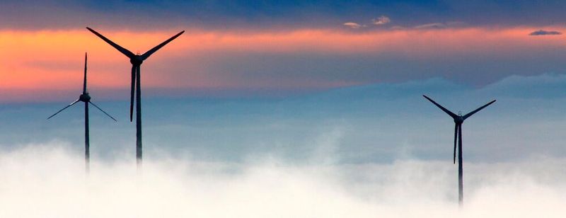 Gearbox damage brings wind turbines to a standstill. The "Winclusion" research project therefore aims to improve the forecast for the service life of wind gearboxes.(Image: Claudia Hinz/Pixabay)