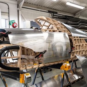 Es entstanden zudem weiterer hochkarätige Einzelstücke wie zum Beispiel der Dymaxion-Wagen für Norman Foster. Durch jahrzehntelange Investitionen in Werkzeuge und Informationen zur Durchführung solcher Projekte nach Referenzstandards haben Crosthwaite & Gardiner zehntausende Original- und CAD-Zeichnungen sowie tausende von Sandgussmodellen angesammelt. (Bild:  AUDI AG)