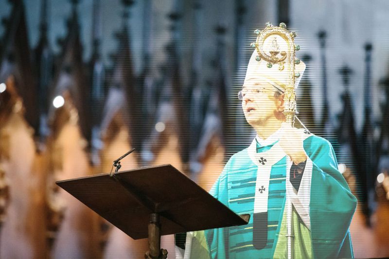 Die Digitalisierung macht auch vor der Katholischen Kirche nicht halt: Zum 1. April 2019 verschickte das Erzbistum Bamberg eine Pressemitteilung zu einem ersten erfolgreich verlaufenen Testpredigt via Hologramm mit dem Bamberger Erzbischof Schick. (Bild: Pressestelle Erzbistum Bamberg)