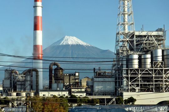 Japans Industrie war für seine gute Produktqualität bekannt. Jetzt liegt ein immer dunkler werdender Schatten über der Branche: Nach Nissan, Mitsubishi, Kobe Steel und Subare musste nun mit Toray Industries ein weiterer Materialbeschaffer der Automobilindustrie Manipulationen bei Inspektionsdaten einräumen. Japans Industrie war für seine gute Produktqualität bekannt. Jetzt liegt ein immer dunkler werdender Schatten über der Branche: Nach Nissan, Mitsubishi, Kobe Steel und Subare musste nun mit Toray Industries ein weiterer Materialbeschaffer der Automobilindustrie Manipulationen bei Inspektionsdaten einräumen.