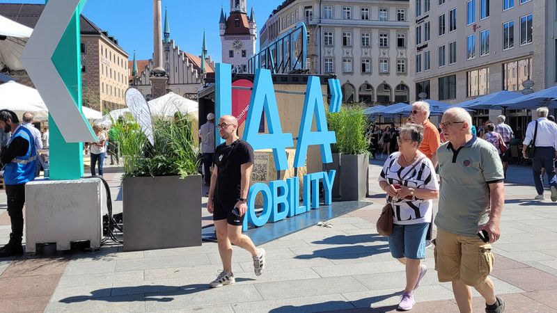 Während auf dem Messegelände lediglich Fachbesucher zugelassen sind, können sich auf dem Open Space in der Innenstadt Endverbraucher tummeln. (Bild: Wehner – VCG)
