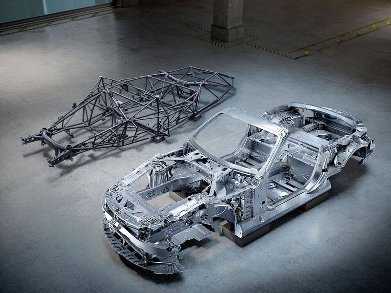 Image 2: Bodyshell of the new Mercedes-AMG SL.