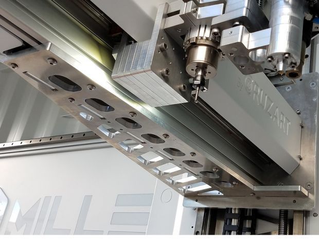 Platz 4: MillebotAus den USA kommt das Startup Millebot. Das Unternehmen produziert mit dem Mille LE den ersten Großformat-Drucker in einem Container. Es handelt sich um eine Hybrid-Maschine, die eine Kombination aus ‚Fused Deposition Fabrication‘ mit CNC bietet. So lassen sich neben Plastik auch Werkstücke aus Materialien wie Glas oder Ton drucken und fräsen. (Bild: Millebot)