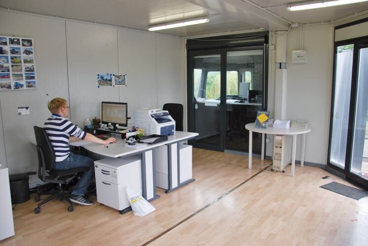 Kompetenter Ansprechpartner: In der Drive-In-Annahme sitzt immer ein Serviceassistent. (Foto: Wenz)