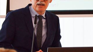 Prof. Willi Diez sprach auf dem 1. Saarländischen Automobiltag über die Digitalisierung im Automobilhandel und die Folgen für die Betriebe. (Rehberg / »kfz-betrieb«)